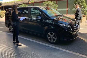 Private Departure Luxury Van Transfer: Central London to London City Airport