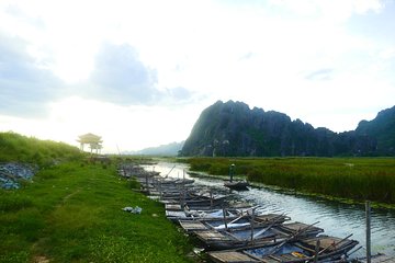 Cuc Phuong and Van Long Full Day Tour with Trekking and Boating