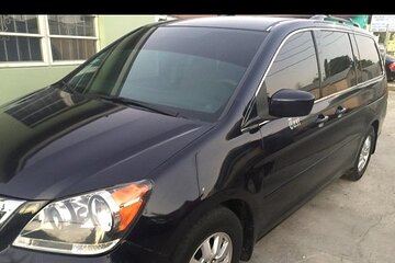 Private Mini-Van One Way Airport Transfer(free grocery and liquor store stop)