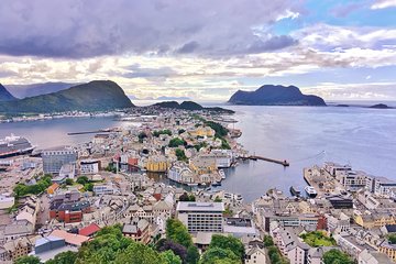 TRANSFER, LUXURY VAN 1-7 PAX: Bergen - Ålesund