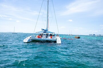 Discover Isla Mujeres with this tour that includes Buffet, Open bar and Snorkel
