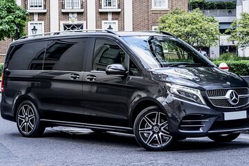 Barcelona El Prat Airport BCN Round-Trip Private Transfer in Luxury Van